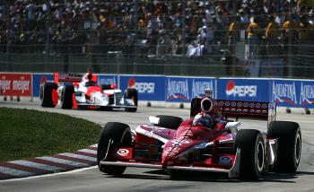Scott Dixon led Helio Castroneves in the early laps of the IRL IndyCar Series Detroit Grand Prix. (Marc Serota/Getty Images) Scott Dixon led Helio Castroneves in the early laps of the IRL IndyCar Series Detroit Grand Prix. (Marc Serota/Getty Images)