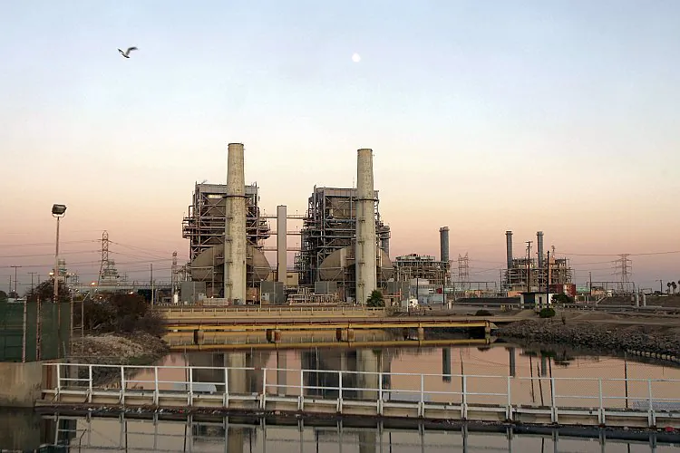 The AES Corporation 495-megawatt Alamitos natural gas-fired power station stands in Long Beach, Calif. in this file photo. The proposed carbon limits apply to plants not yet built, including any that start construction during the coming year. (David McNew/Getty Images)