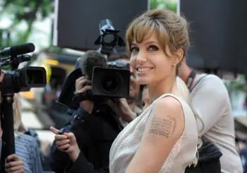 Angelina Jolie to Star in ‘Unforgiven’ Film Adaptation