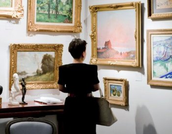 CHOICES: A woman surveys the options at the Avenue Antiques & Art at the Armory show. The show runs Sept. 30 through Oct. 3 at the Park Avenue Armory. (Henry Lam/The Epoch Times)