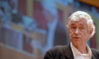 Hundreds Pay Homage to Czech Architect Jan Kaplicky