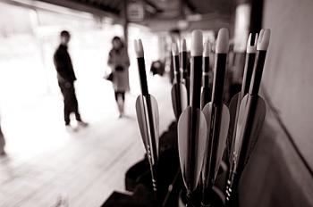 AMMUNITION: A quiver full of arrows sits at the Gyeryong Archery Club, South Korea. (Jarrod Hall/The Epoch Times) AMMUNITION: A quiver full of arrows sits at the Gyeryong Archery Club, South Korea. (Jarrod Hall/The Epoch Times)
