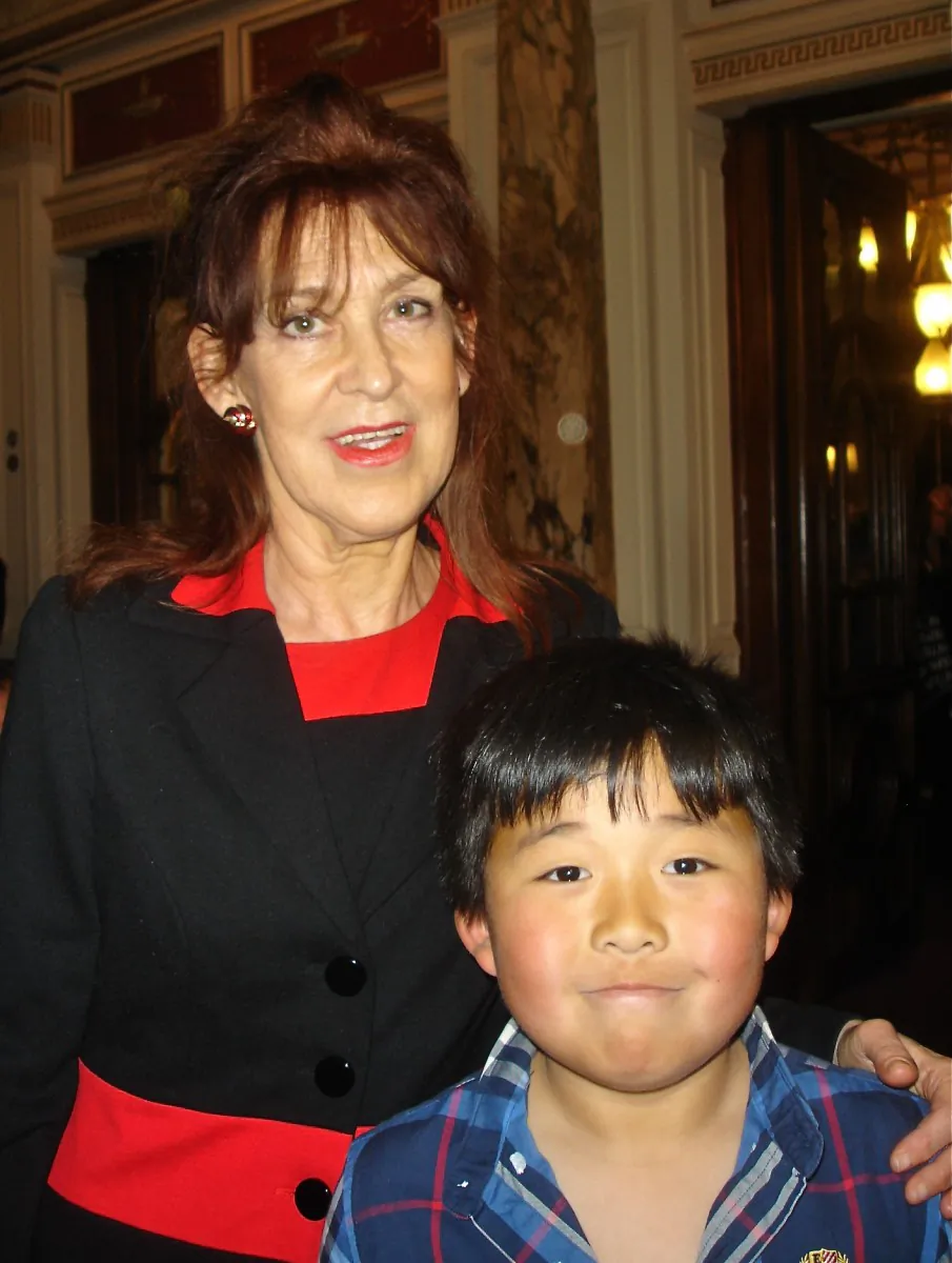Banker Mary O'Mahony praised the story telling contained in the performance. (Li Jingxing/The Epoch Times)