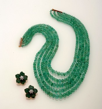 Emerald bead necklace with diamond clasp, by Seaman Schepps, estimated at $6,000 to $8,000.(Courtesy of Keno Auctions) Emerald bead necklace with diamond clasp, by Seaman Schepps, estimated at $6,000 to $8,000.(Courtesy of Keno Auctions)