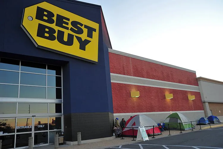 Patrons stand in line in front of a Best Buy store in Manassas, Va. on Thanksgiving Day, Nov. 24, 2011. On Thursday, the big-box retailer reported a $1.7 billion fourth-quarter loss as sales slumped. (Karen Bleier/AFP/Getty Images)