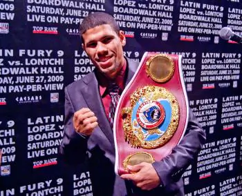 Champion Boxers Meet Prior to Bout