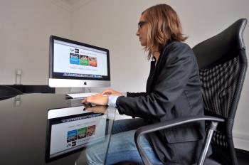 Broadband internet prices in the U.S. have neither grown or fallen by much the past three years, a recent report has shown. (BERTRAND LANGLOIS/AFP/Getty Images)