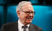 Buffett’s Berkshire Hathaway Reports First Loss Since 2001