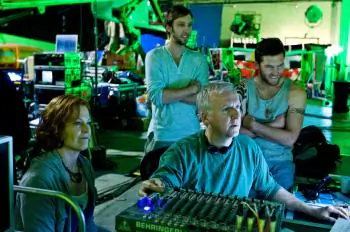 Avatar Earns $1 Billion Worldwide
