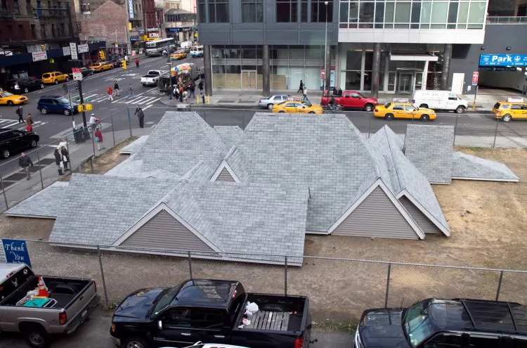 "Desert Rooftops" by David Brooks is a 5,000-square-foot sculpture featured in The Art Production Fund’s Last Lot space on 46th Street and Eighth Ave. (Benjamin Chasteen/The Epoch Times)