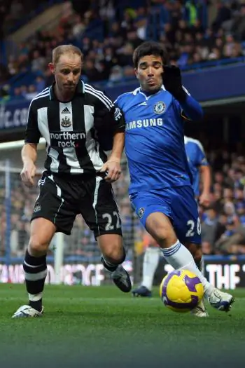 STALEMATE: Chelsea’s Deco (right) and Newcastle’s Nicky Butt tangle in Saturday’s Premiership action. (Mark Thompson/Getty Images)