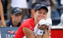 Clijsters Comeback Goes Past Venus