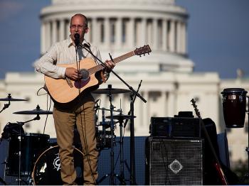 Anders Erikson from Sweden plays from his latest EP, 'Music for Freedom,' during the concert and rally at the 'Million Minutes of Meditation' at the National Mall in Washington, D.C. on July 19. (Jeff Nenarella/The Epoch Times) Anders Erikson from Sweden plays from his latest EP, 'Music for Freedom,' during the concert and rally at the 'Million Minutes of Meditation' at the National Mall in Washington, D.C. on July 19. (Jeff Nenarella/The Epoch Times)