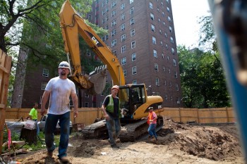 SCHOOL CONSTRUCTION: Construction continues on a charter school in Harlem on Thursday. (Amal Chen/The Epoch Times) SCHOOL CONSTRUCTION: Construction continues on a charter school in Harlem on Thursday. (Amal Chen/The Epoch Times)