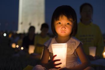 Falun Gong Holds Candlelight Vigil in Washington, D.C. [Photo Gallery]