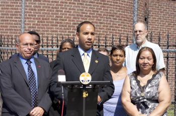 Bronx Borough President Ruben Diaz Jr. (center) holds press conference in front of the Kingsbridge Armory in Bronx to discuss its development. (Diana Hubert/The Epoch Times) Bronx Borough President Ruben Diaz Jr. (center) holds press conference in front of the Kingsbridge Armory in Bronx to discuss its development. (Diana Hubert/The Epoch Times)