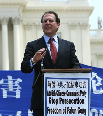 Congressman Lincoln Diaz-Balart called the CCP 'an embarrassment to mankind'. (Lisa Fan/The Epoch Times) Congressman Lincoln Diaz-Balart called the CCP 'an embarrassment to mankind'. (Lisa Fan/The Epoch Times)