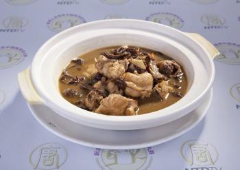 Chef Jerry Wen's Chicken Mushroom Stew is a part of the competition's Northeast regional cuisine.(Edward Dai/The Epoch Times) Chef Jerry Wen's Chicken Mushroom Stew is a part of the competition's Northeast regional cuisine.(Edward Dai/The Epoch Times)