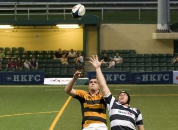 HKFC and Singapore in a line out during last weekend's season warm-up. (Jason Sze/The Epoch Times)