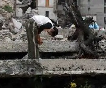 Over 100,000 Pay Homage to Family Members Who Died During Sichuan Earthquake
