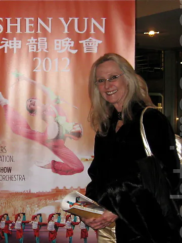 Patty Brittingham attends Shen Yun Performing Arts at Denver's Buell Theatre, on Feb. 22. (Kerry Huang/The Epoch Times)