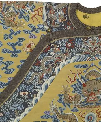 Items of Qing court dress are covered from top to toe in the most detailed and refined silk embroidery. 
