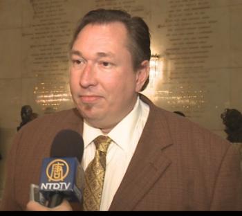 Composer Roger Ward was enthralled with the erhu solo during Shen Yun's performance on Feb. 6. (NTDTV) Composer Roger Ward was enthralled with the erhu solo during Shen Yun's performance on Feb. 6. (NTDTV)