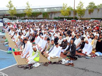 ISLAM IN FRANCE: Muslims in the French city Toulouse pray on the first day of Eid al-Fitr, September 10, 2010. (Remy Gabalda/AFP/Getty Images) ISLAM IN FRANCE: Muslims in the French city Toulouse pray on the first day of Eid al-Fitr, September 10, 2010. (Remy Gabalda/AFP/Getty Images)