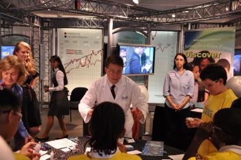 A demo to inspire young students at the Koshland Science Museum at the National Academies in Washington, D.C. on Sept. 29. (Du Won Kang/The Epoch Times) A demo to inspire young students at the Koshland Science Museum at the National Academies in Washington, D.C. on Sept. 29. (Du Won Kang/The Epoch Times)