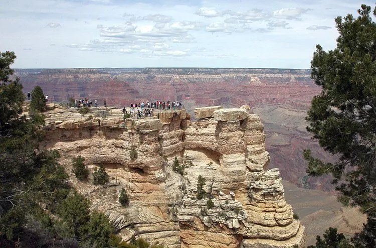Tourists view the Grand Canyon. (Gabriel Boys/AFP/Getty Images)
