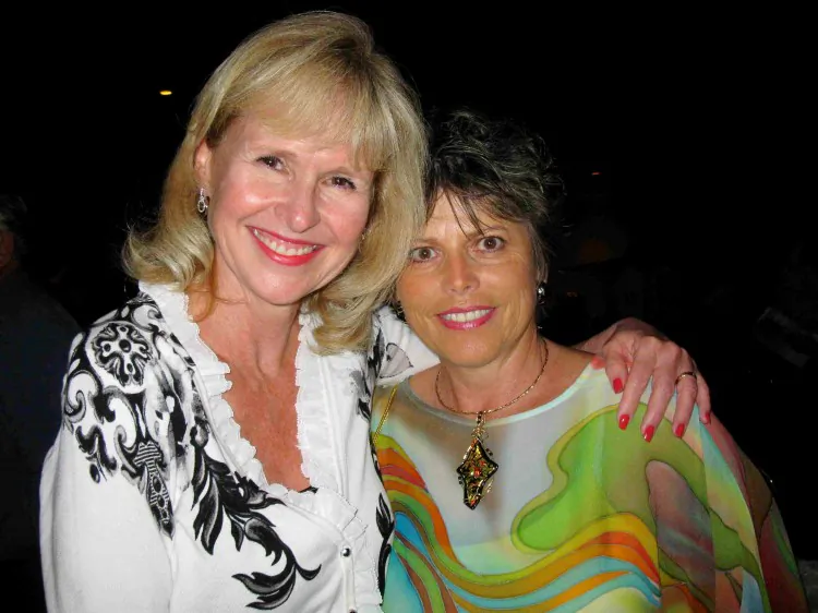 Glass artist Renata Vigoda (R) and friend Jan Dolan saw Shen Yun April 24 in Fort Meyers, Fla., where the company performed to a full house. The two friends were delighted with Shen Yun’s brilliantly colored costumes and the dancers’ skill in combining athleticism with delicacy. (Teresa Liu/The Epoch Times)