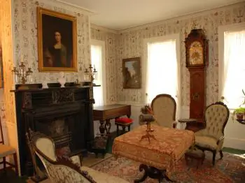Living History of a Seaport: Strawbery Banke