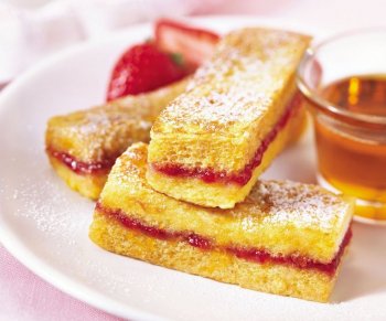Make the grade with back-to-school breakfasts such as French Toast Fingers. A protein-rich breakfast including eggs provides children with the energy their growing minds and bodies need to kick-start the day. (CNW Group/Egg Farmers of Canada)