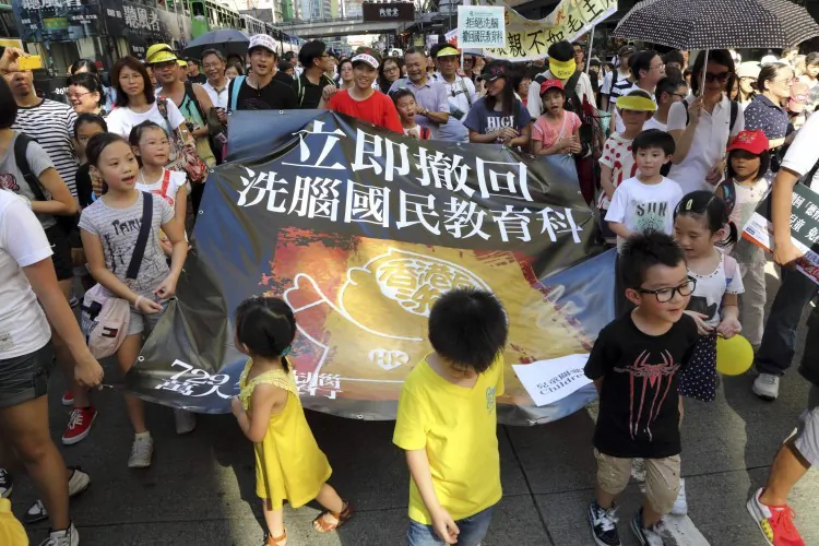 Starting at Victoria Park, 90,000 Hong Kong residents marched on July 29 against plans to introduce Chinese national education classes in Hong Kong schools. (Pan Zaishu/The Epoch Times)