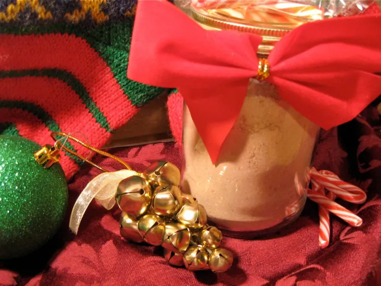 Homemade hot cocoa mix makes a perfect Christmas gift. (Maureen Zebian/The Epoch Times)