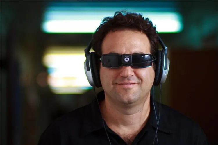 Dr. Amir Amedi wearing one of the SSD devices developed as the result of research in his lab. (Hebrew University of Jerusalem)