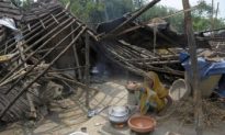 Indian Cyclone Victims Wait for Help to Come