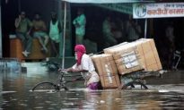 Floods Leave Thousands Homeless in India, Nepal