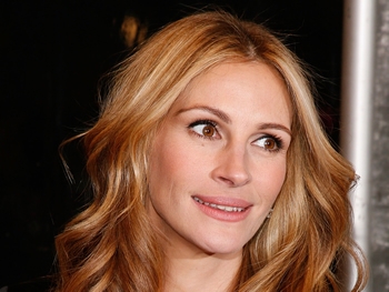 Actress Julia Roberts attends the premiere of 'Duplicity' at the Ziegfeld Theater on March 16, 2009 in New York City. (Joe Kohen/Getty Images)