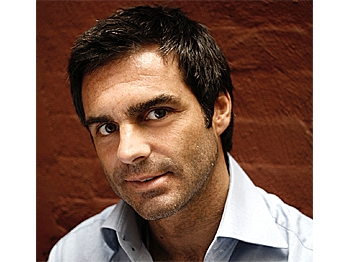 Julien Farel: World-renowned stylist (Belatheé Photograph) Julien Farel: World-renowned stylist (Belatheé Photograph)