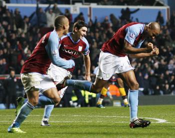 WELL-DESERVED: Zat Knight (right) celebrates after scoring the equalizer against Arsenal in Friday's English Premier League action. (Glyn Kirk/AFP/Getty Images) WELL-DESERVED: Zat Knight (right) celebrates after scoring the equalizer against Arsenal in Friday's English Premier League action. (Glyn Kirk/AFP/Getty Images)