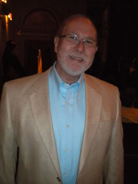 Larry Hullander shares his Shen Yun experience after attending in Chattanooga. (Mary Silver/The Epoch Times)