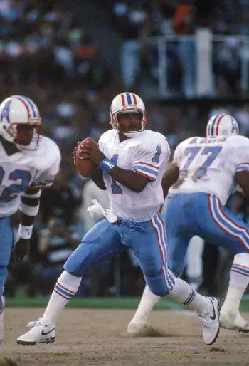 HALL OF FAMER: Warren Moon, here with the Houston Oilers in 1989, has high praise for the CFL, where his career began. (George Rose/Getty Images)