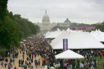 BOOKS ON THE MALL: The crowds descend on the National Mall, Sept. 26, with the Capitol and Library of Congress domes in the background at the 2009 Library of Congress National Book Festival in Washington, D.C. (Gary Feuerberg/The Epoch Times) BOOKS ON THE MALL: The crowds descend on the National Mall, Sept. 26, with the Capitol and Library of Congress domes in the background at the 2009 Library of Congress National Book Festival in Washington, D.C. (Gary Feuerberg/The Epoch Times)