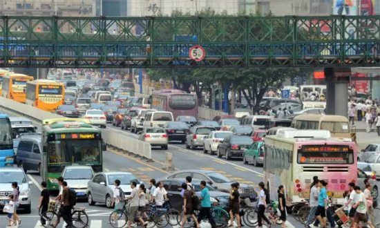 How Many Chinese Does it Take to Cross the Street?