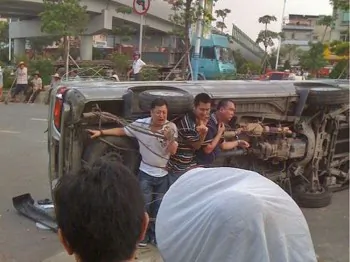 Villagers Tie up Police, Douse with Gasoline, Over Land Conflict