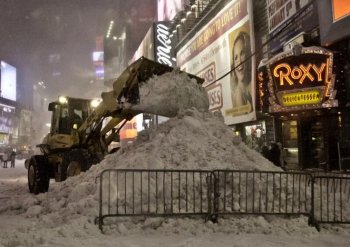 311 NYC: The 311 hot line for NYC government information and non-emergency services is down, though the city has been asking for reports of unsalted and unplowed roads and sidewalks. (Phoebe Zheng/The Epoch Times)