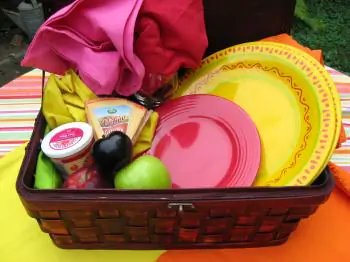 Pack a Summer Picnic Dinner