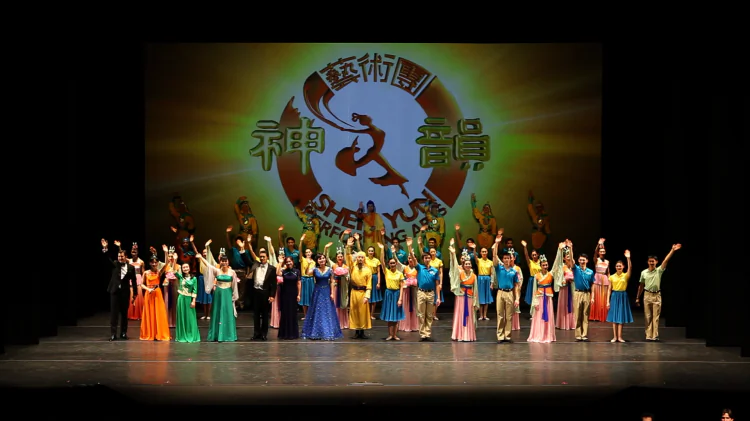 Curtain call for Shen Yun Performing Arts at the Barbican, London. (The Epoch Times)