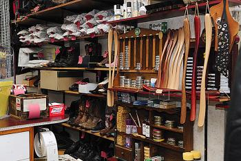 A glimpse into the inner workings of 'Meine Schuhmacherladen' (My shoe place). (Wen Jiang/The Epoch Times) A glimpse into the inner workings of 'Meine Schuhmacherladen' (My shoe place). (Wen Jiang/The Epoch Times)